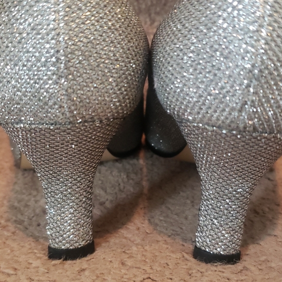 Heels - Picture 4 of 6
